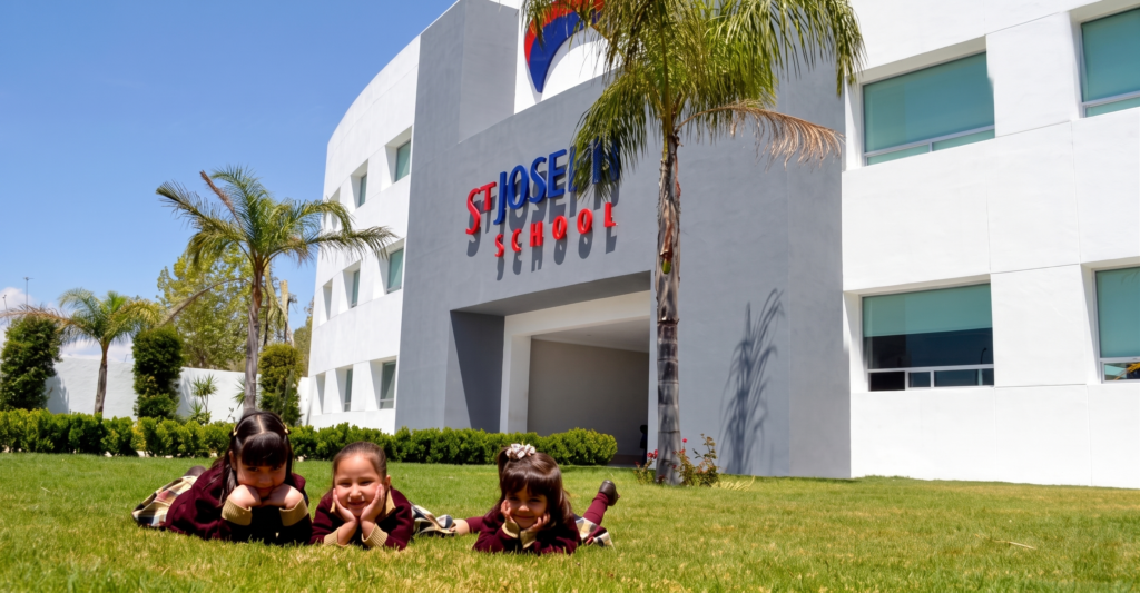 Fachada de Saint Joseph School